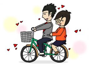 二人で自転車に乗るゲイカップル