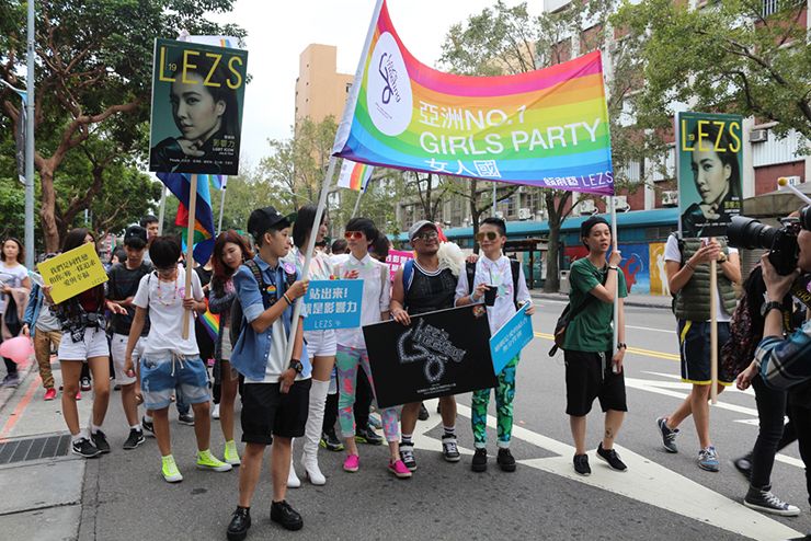 台灣同志遊行（台湾LGBTプライド）2015のパレードに参加するレズビアングループ