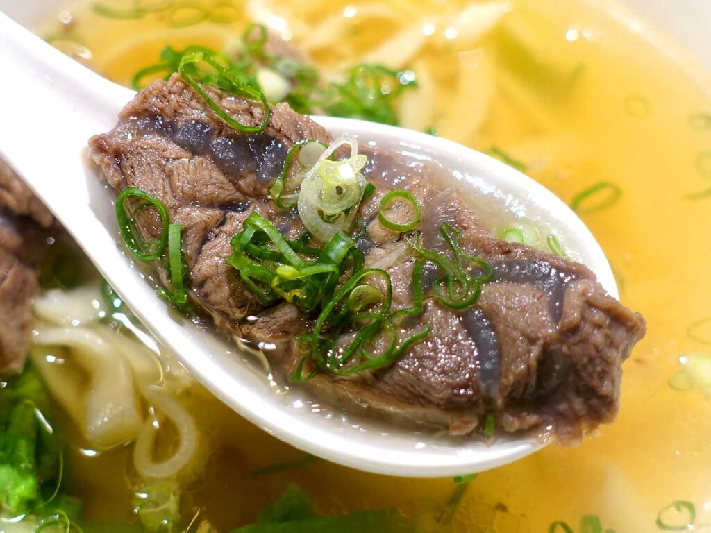 台北・雙連のおすすめグルメ店「牛有廖」清燉牛肉麵の牛肉