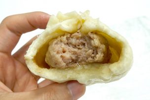 台北・南京復興「阿興包子」の鮮肉包(豚まん)