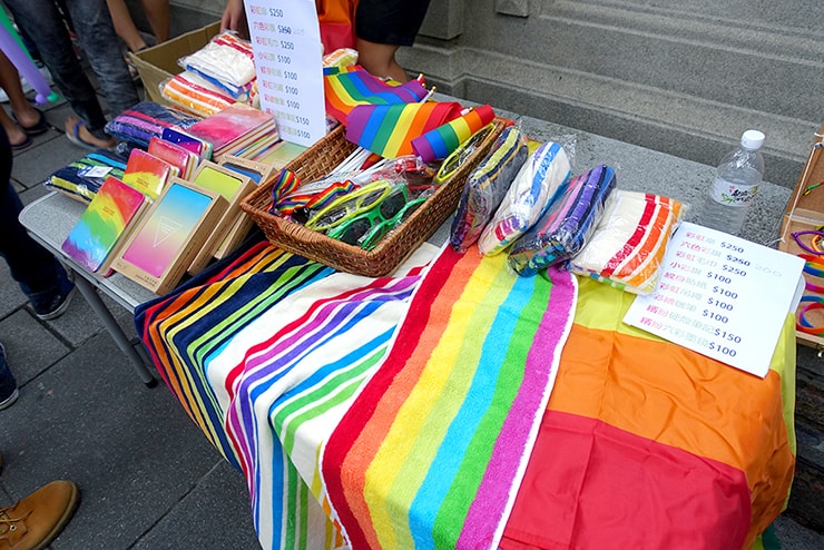 台灣同志遊行（台湾LGBTプライド）2016で販売されているレインボーグッズ