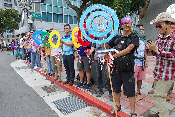 台灣同志遊行（台湾LGBTプライド）2016のパレードに参加する登山サークル