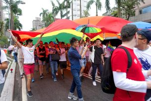 台灣同志遊行（台湾LGBTプライド）2016に登場した巨大レインボーフラッグ