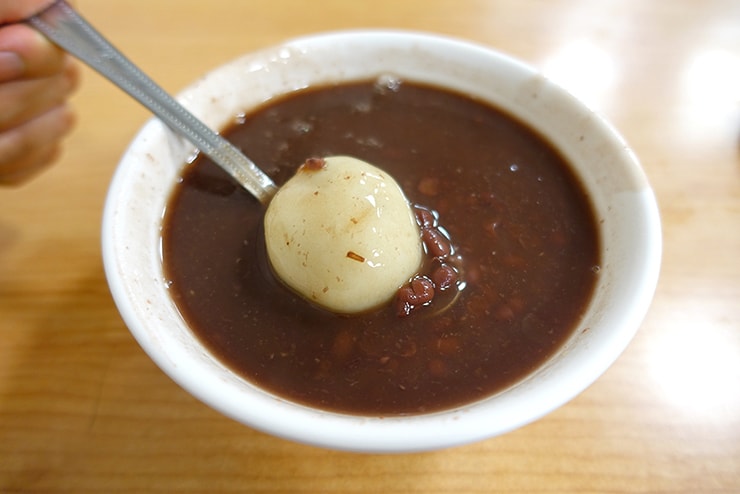 台北・公館「台一牛奶大王」の芝麻湯圓＋紅豆湯