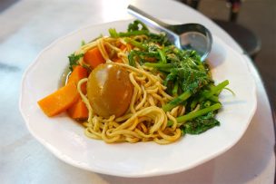 台北・遼寧街夜市「葉記滷味」の滷味(ルーウェイ)