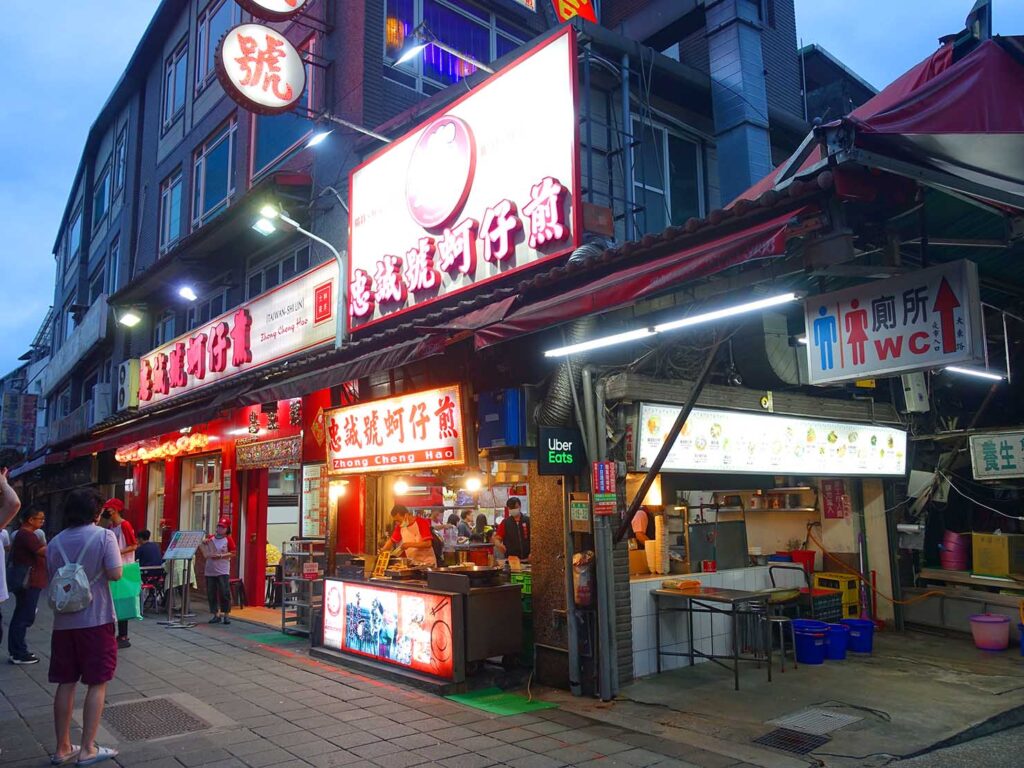 台北・士林夜市のおすすめグルメ店「忠誠號蚵仔煎」の外観