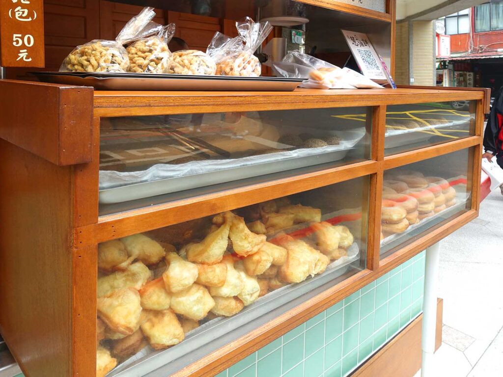 台北・迪化街のおすすめグルメ店「永樂蔥油餅」の點心