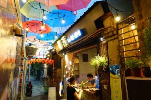 台南の人気レトロストリート・神農街の路地裏