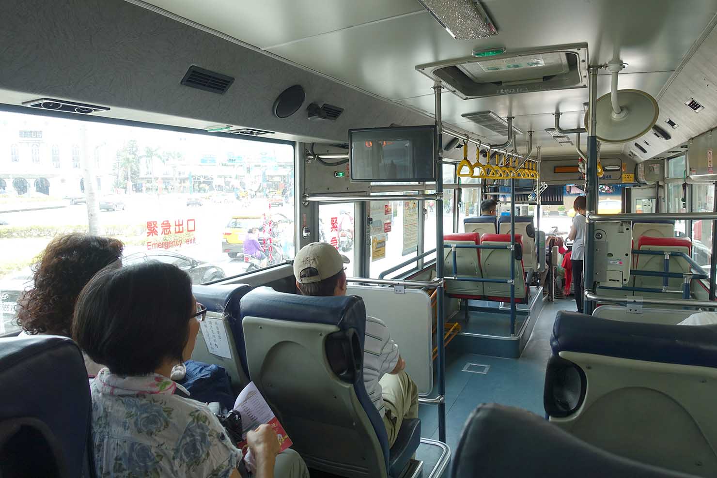 台南のバス「台灣好行」88番安平線の車内