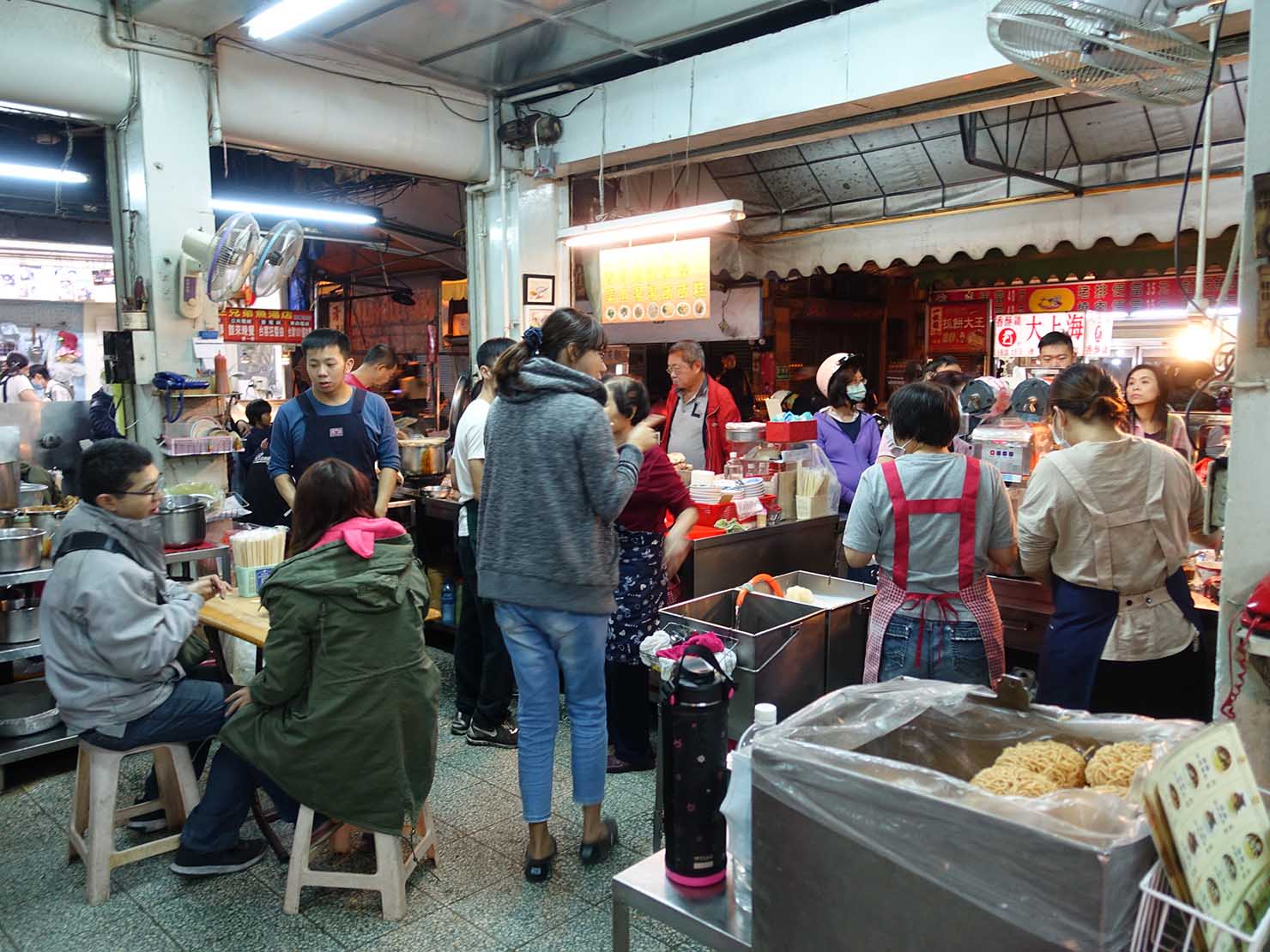 台南・永樂市場（國華街）のおすすめ台湾グルメ店「黃記鱔魚意麵」の店内