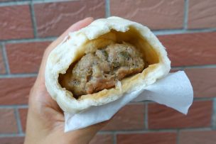 台北・西門町のおすすめ朝ごはん屋さん「大阿姨手工包子」の鮮肉包(肉まん)クローズアップ
