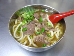台北駅エリアのおすすめ台湾グルメ店「劉山東牛肉麵」の清燉牛肉麵