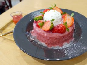 台北・東門エリアのおすすめスイーツ店「金雞母」の冬雪橘酒草莓冰（いちごかき氷）