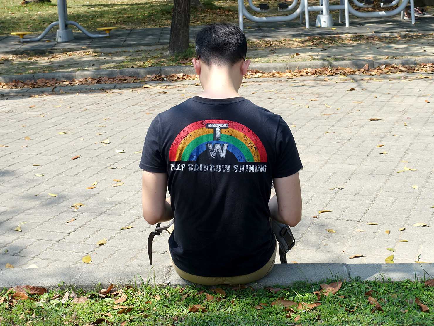 2018年台湾最初のLGBTプライド「台南彩虹遊行（台南レインボーパレード）」でレインボーTシャツを着た参加者