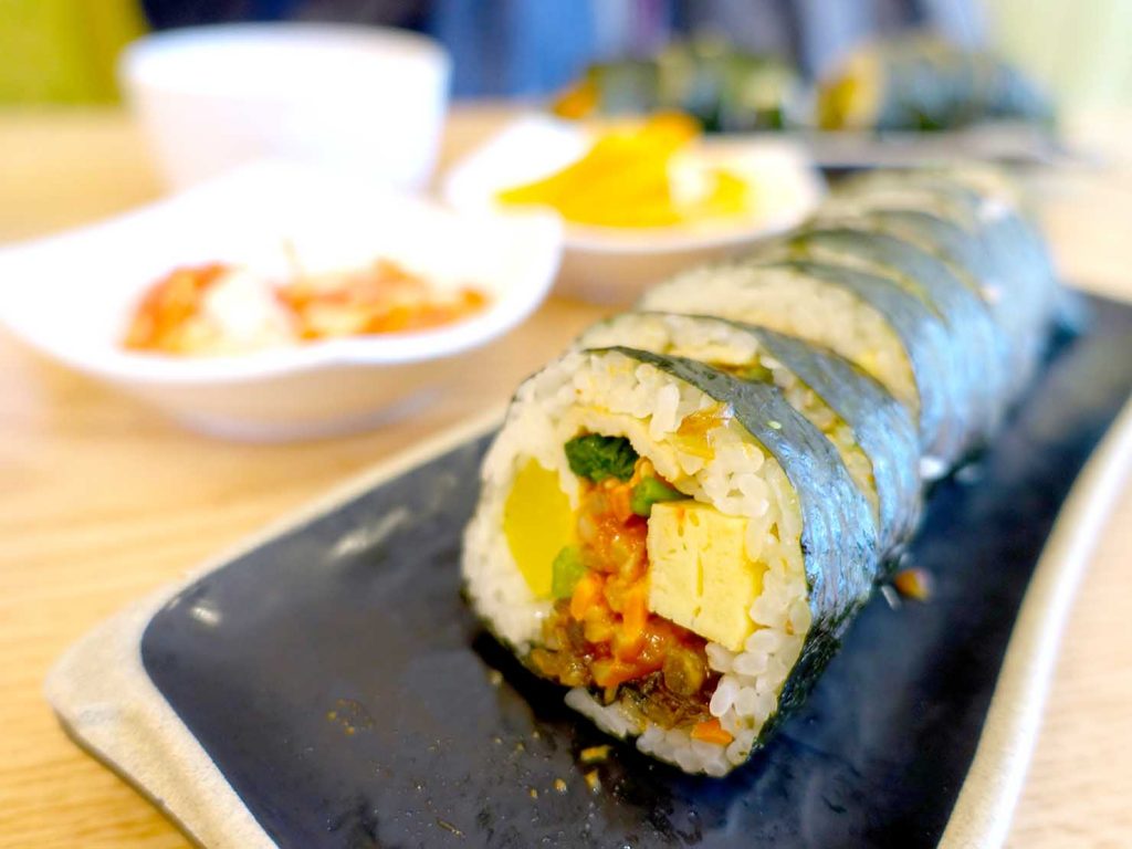 ソウル・孔德（공덕/コンドク）駅周辺で食べた韓国式海苔巻き「キムパプ（김밥）」