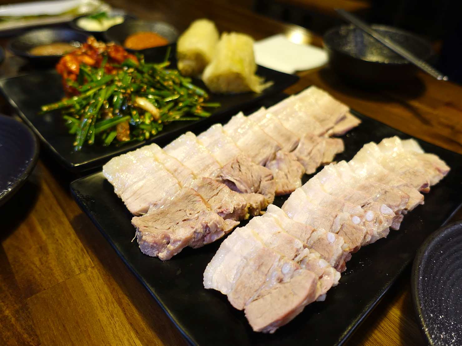 ソウル・孔德（공덕/コンドク）駅周辺で食べた韓国グルメ「ポッサム（보쌈）」