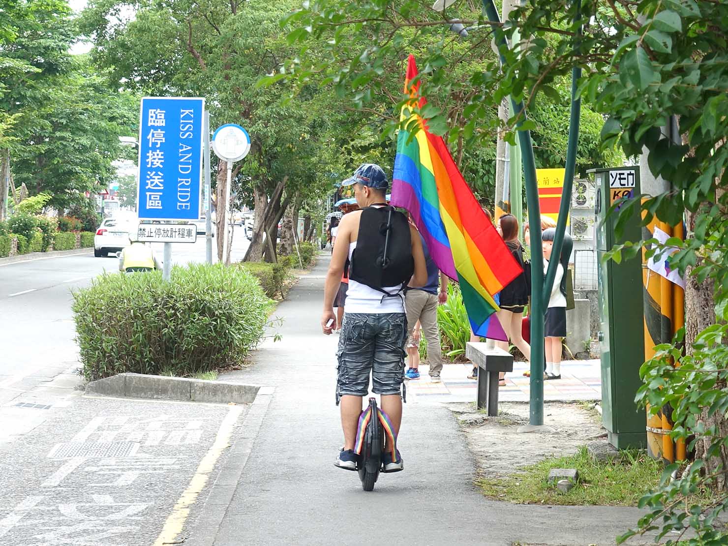 2018年台湾のLGBTプライド「宜蘭驕傲大遊行（宜蘭プライド）」パレードをセグウェイでサポートするボランティアスタッフ