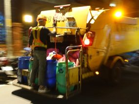 台湾のゴミ収集車の収集口