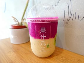 台北・行天宮のおすすめグルメ店「果汁几」の生フルーツドリンク・Wー兩個世界