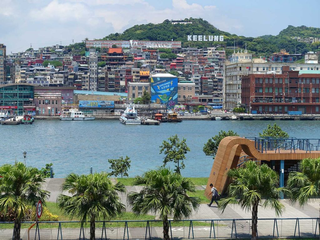 台北から日帰りで行ける基隆・E-SQUAREから眺める港の風景