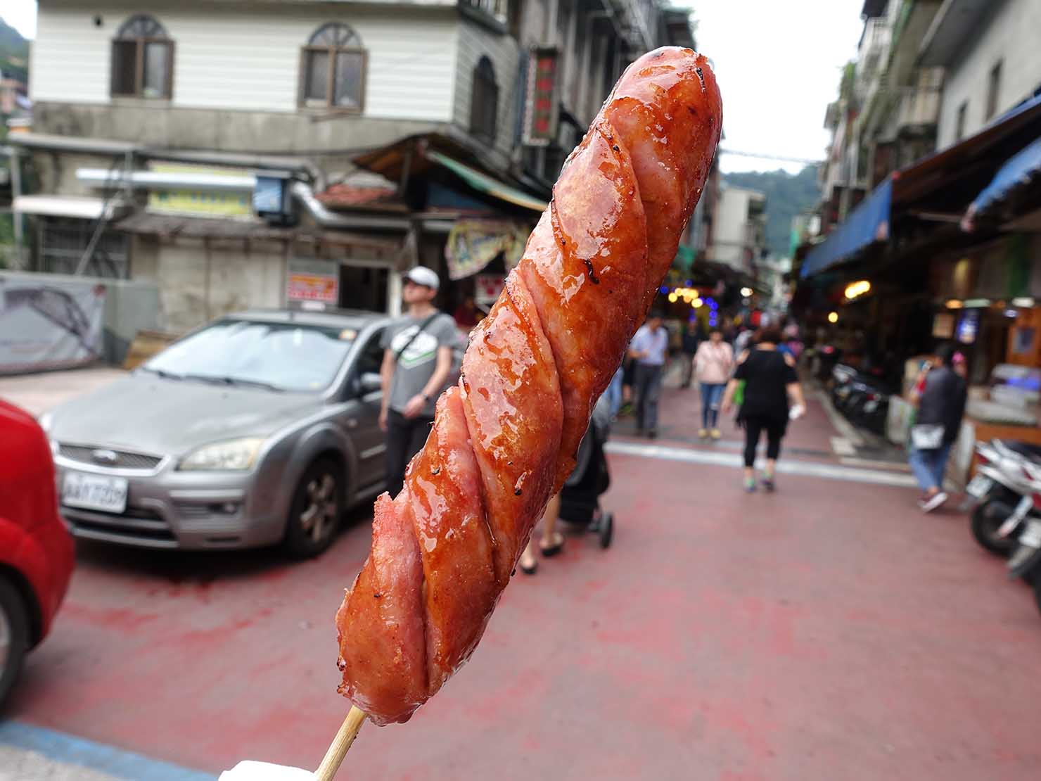 台北・烏來老街でいただけるぼたん肉（イノシシ肉）のソーセージ