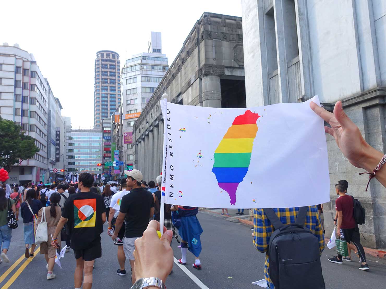台灣同志遊行（台湾LGBTプライド）2018で配布されたレインボーフラッグ