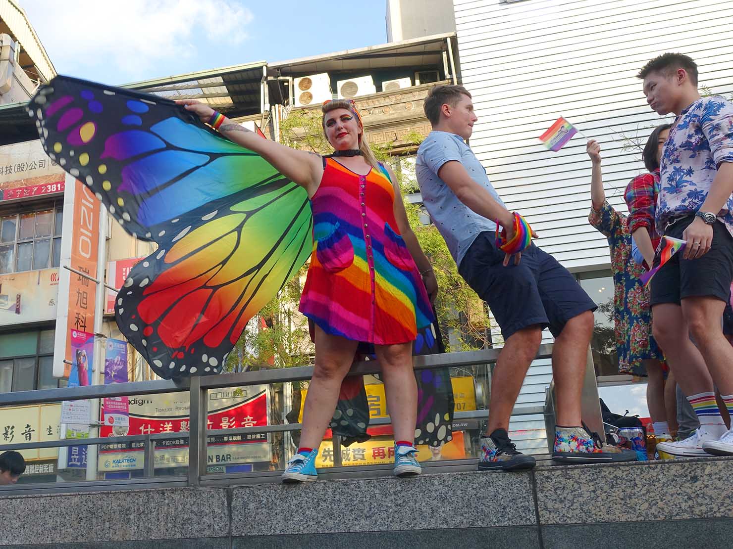 台灣同志遊行（台湾LGBTプライド）2018でレインボーコスチュームに身を包む参加者