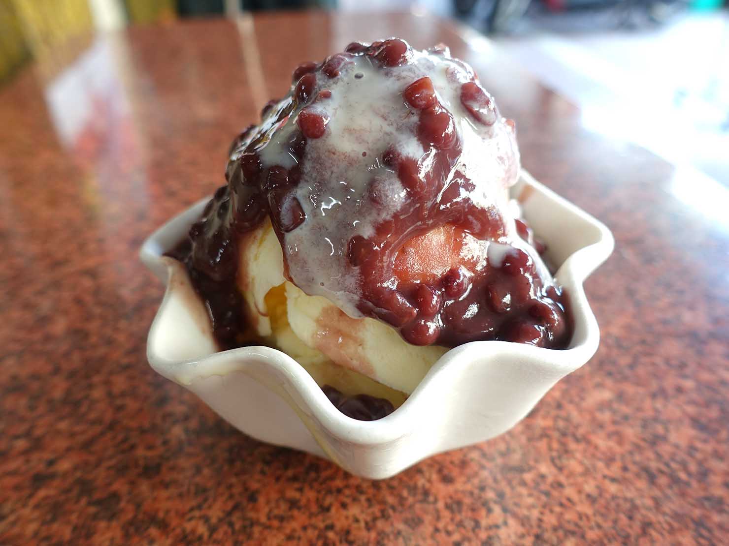 台南の美味しいかき氷のお店「太陽牌冰品」の紅豆牛乳霜