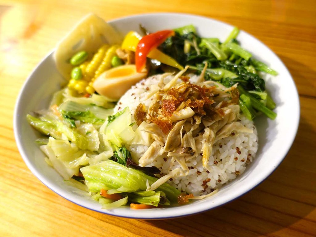 台北・國父紀念館エリア(東區)のおすすめグルメ店「愛米菜」の私房手撕雞肉飯