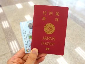 台北・松山空港の中華電信カウンターでSIMカード受け取りに必要な身分証明