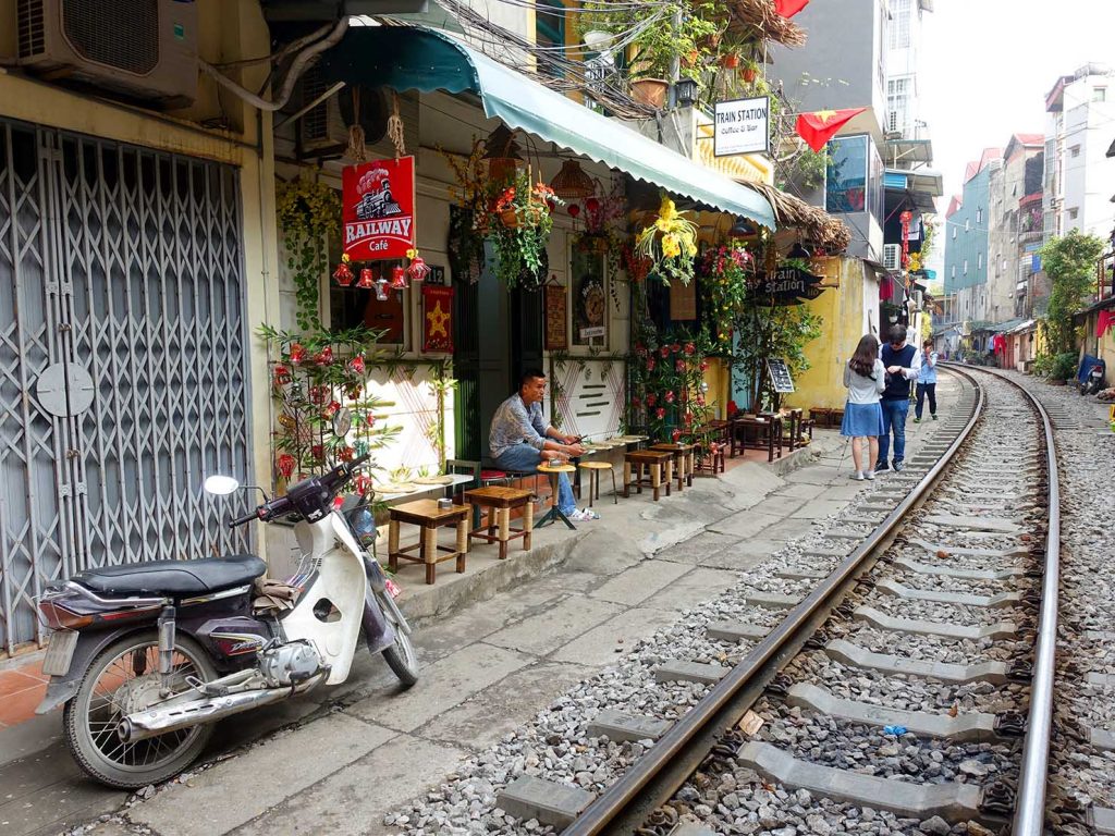 ベトナム・ハノイ旧市街にあるトレインストリート