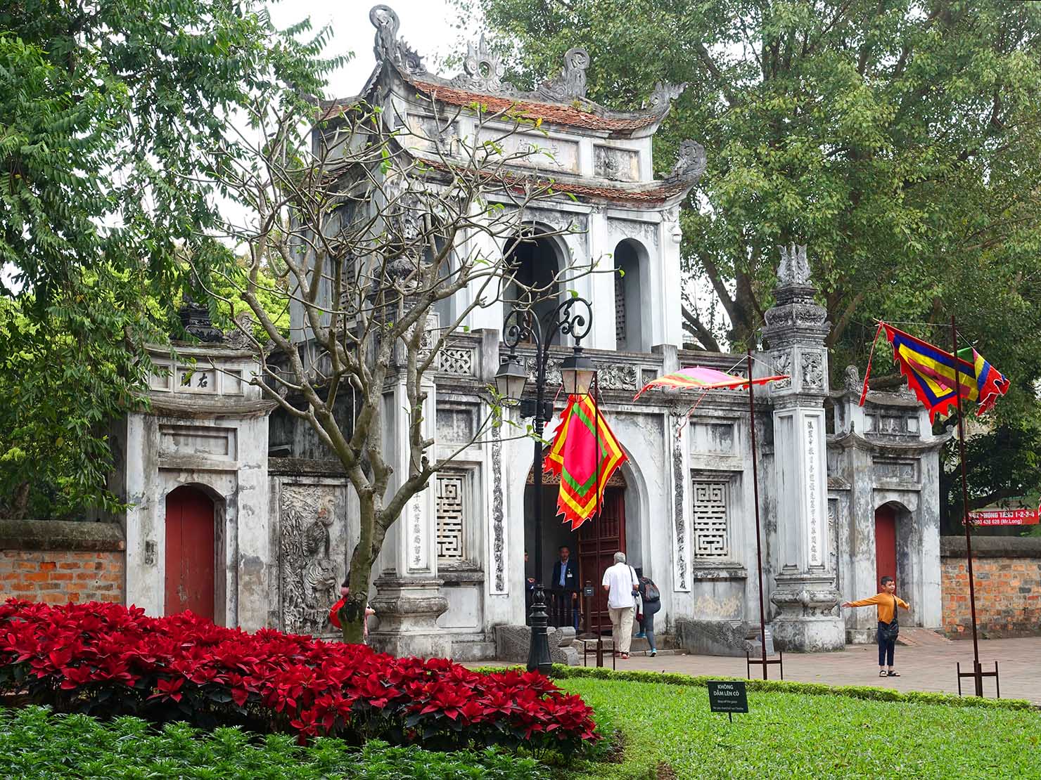ベトナム・ハノイ旧市街の観光スポット「文廟」の入り口