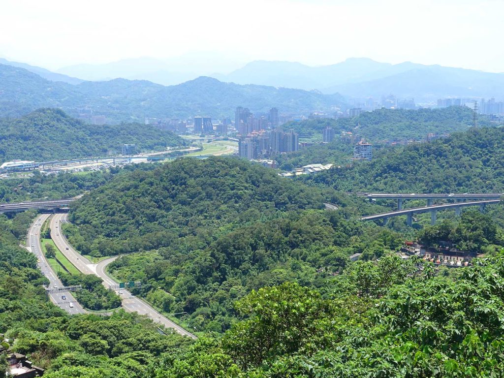台北一周自転車道「福德坑環保復育公園」から眺める道南河濱公園