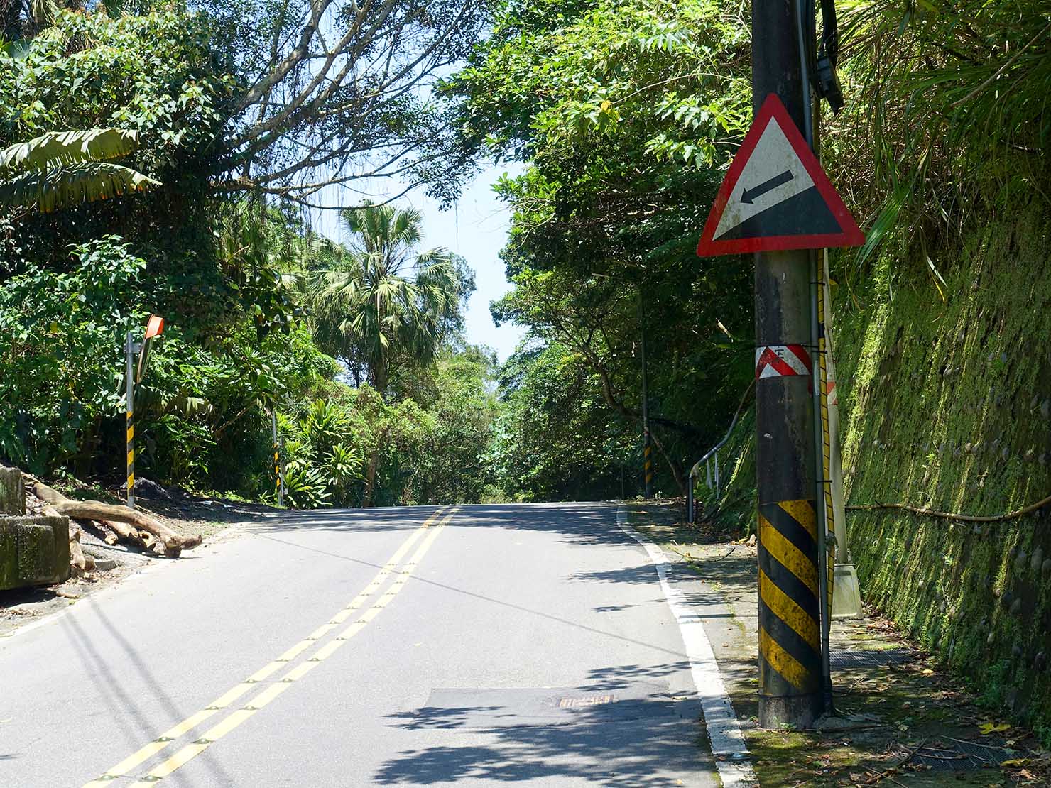 台北一周自転車道「福德坑環保復育公園」の下り注意サイン