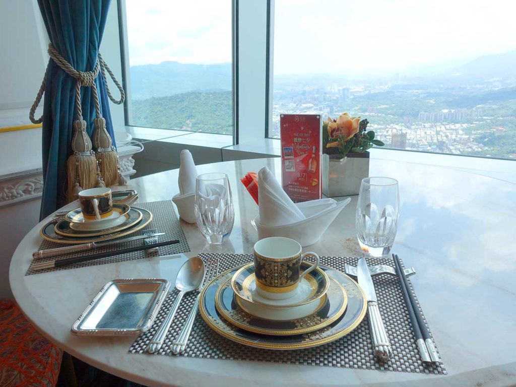 高級レストラン「頂鮮台北101」のテーブルから望む景色