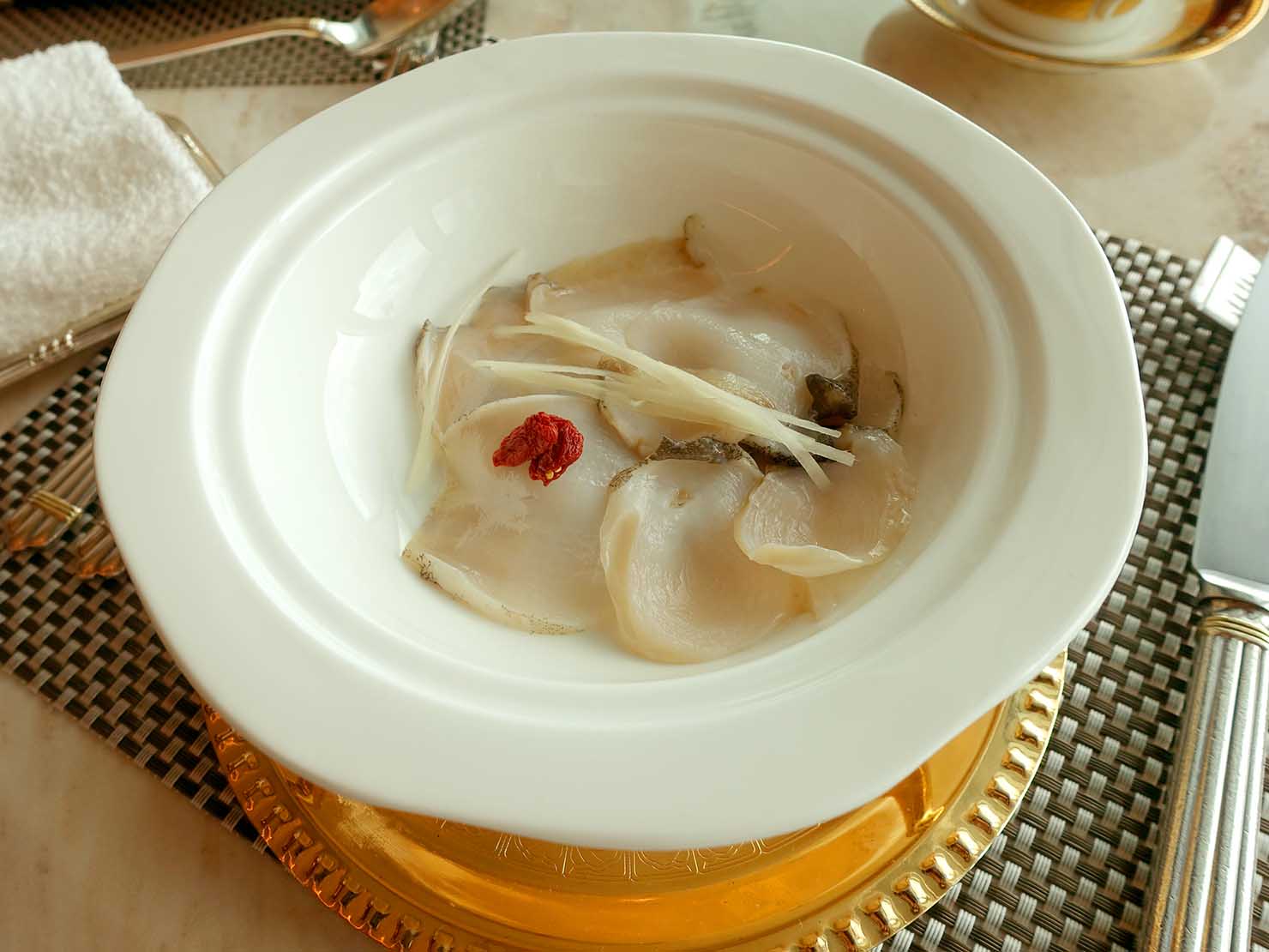 高級レストラン「頂鮮台北101」ランチセットの海鮮・過橋雞湯活鮑魚
