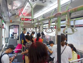 台北の路線バス「307」の車内