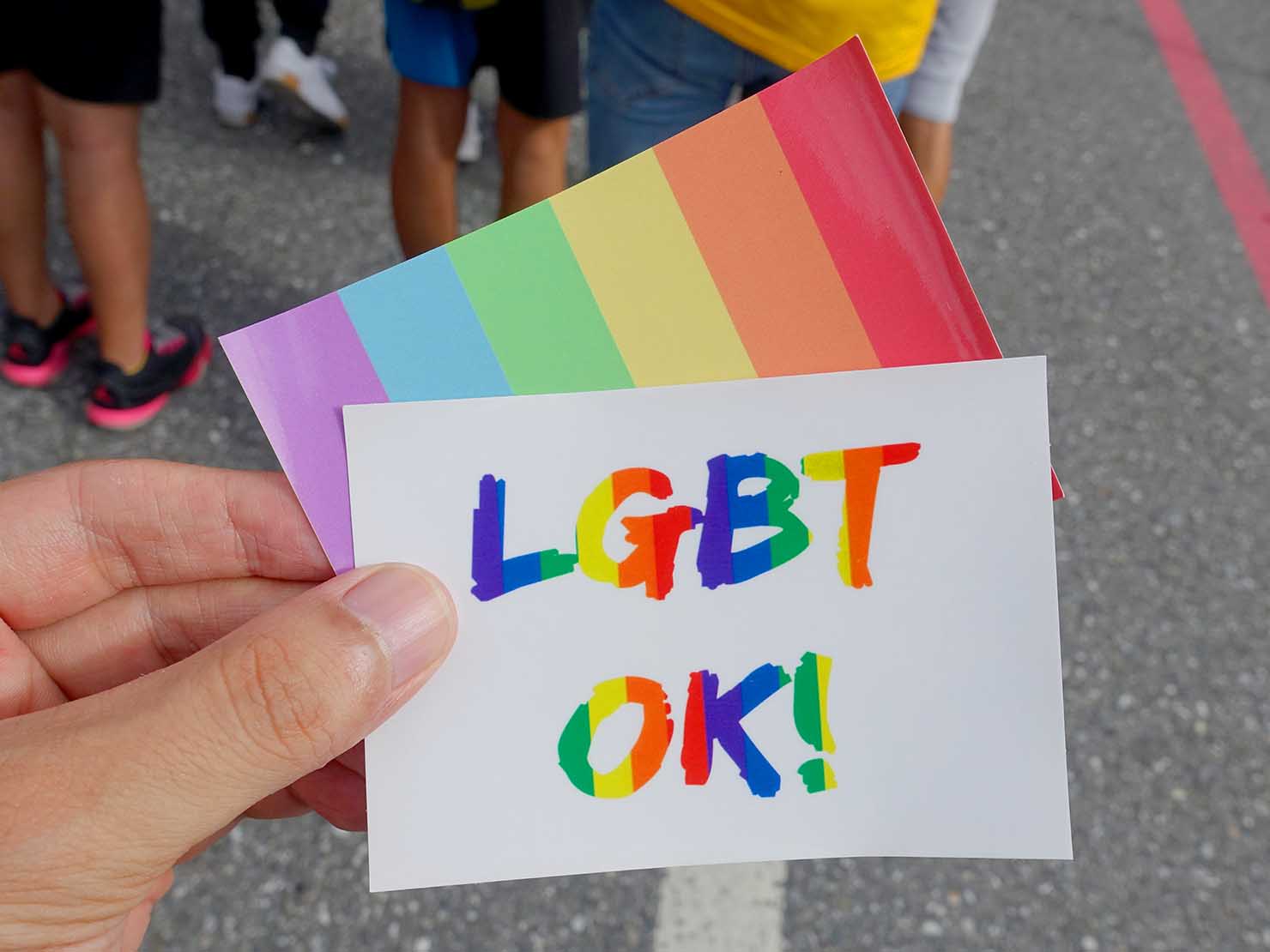 花東彩虹嘉年華（台湾東部LGBTプライド）でもらった「LGBT OK！」のステッカー