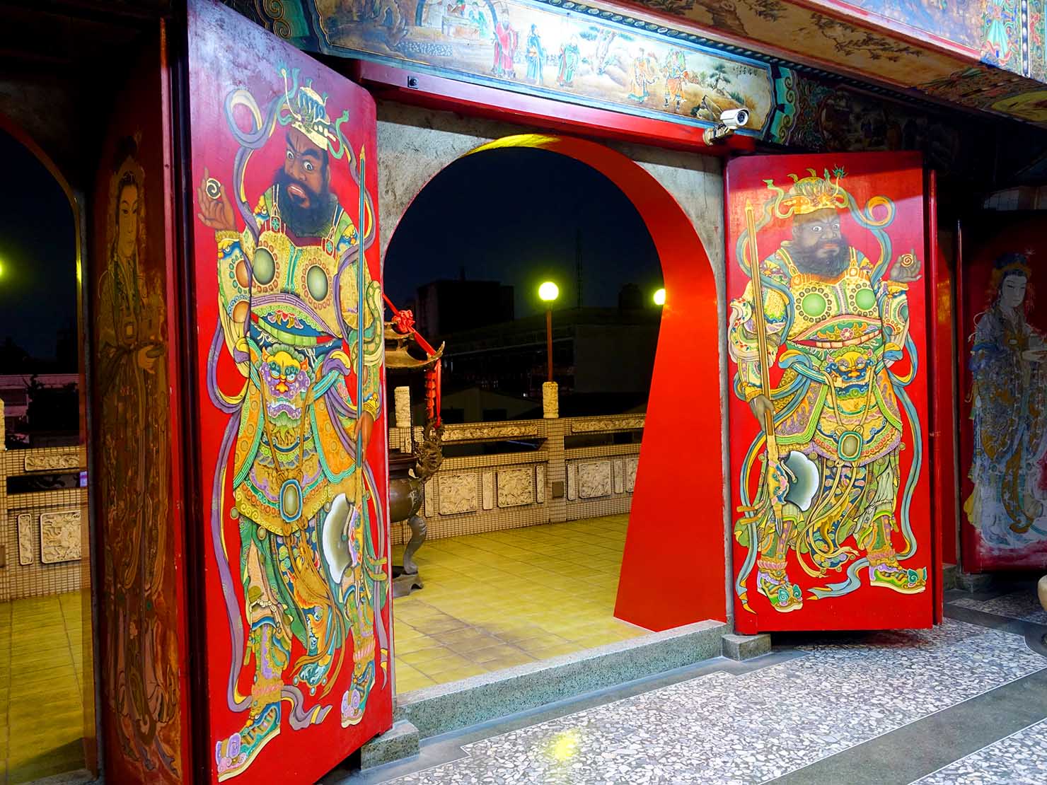 嘉義のおすすめ観光スポット「嘉義城隍廟」の門神