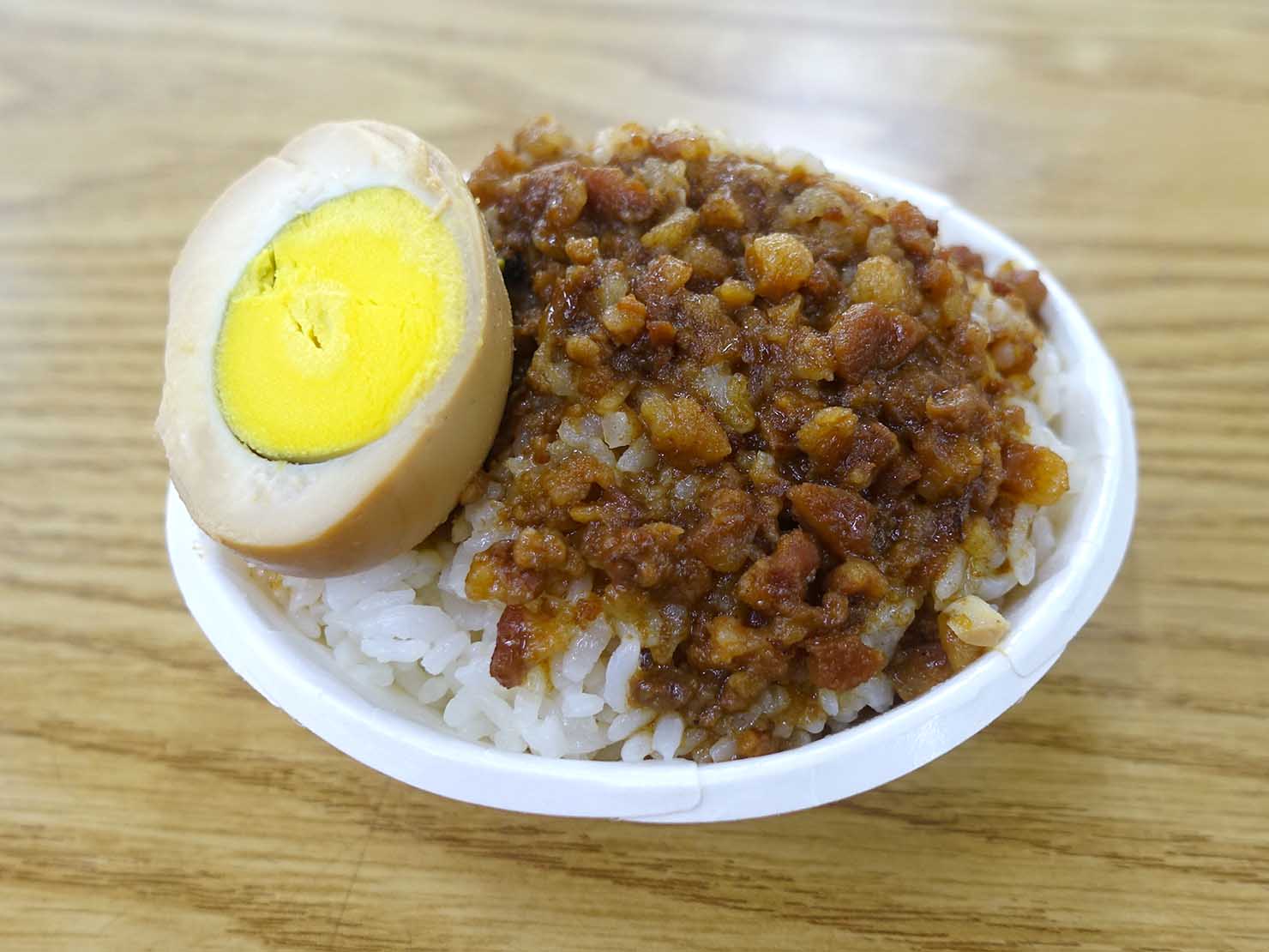 台北・雙連のおすすめグルメ店「滿庭香魯肉飯」の魯肉飯