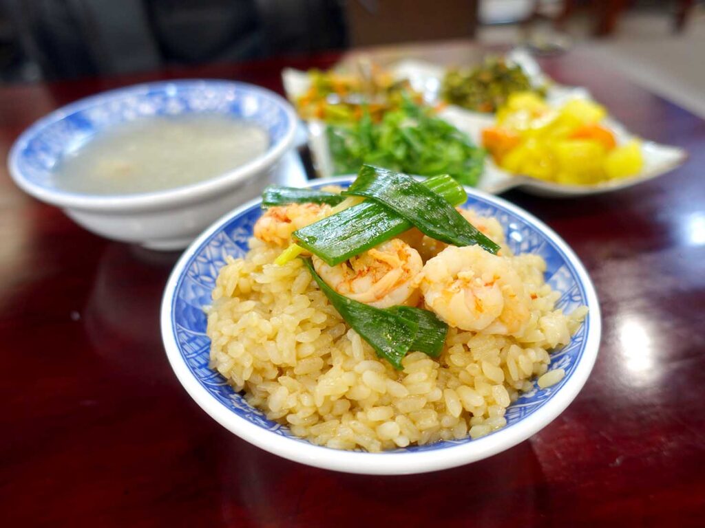 台北・永康街のおすすめグルメ店「無一物海產粥」の蝦仁飯套餐