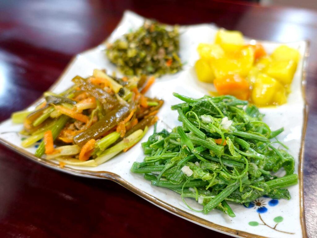 台北・永康街のおすすめグルメ店「無一物海產粥」の小菜