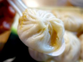 台北・西門町のおすすめグルメ店「梁山泊小籠湯包」の小籠湯包クローズアップ