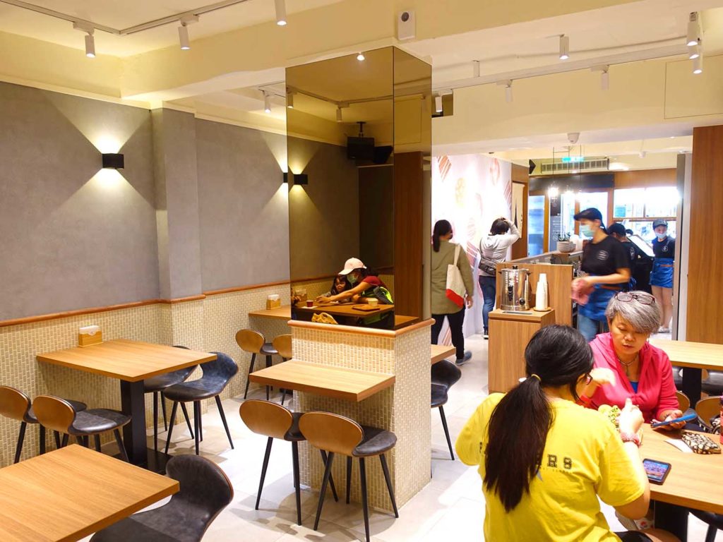 台北101/世貿駅(吳興商圈)のおすすめグルメ店「友誼冰菓室」の店内