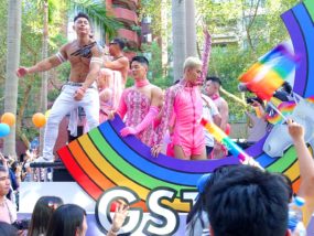 台灣同志遊行（台湾LGBTプライド）2020の「G-STAR」パレードカーに立つGOGO