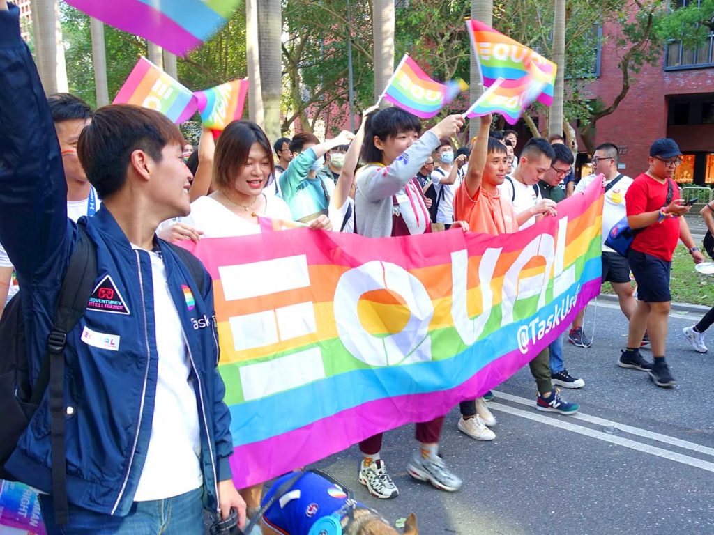 台灣同志遊行（台湾LGBTプライド）2020のパレードを歩くグループ