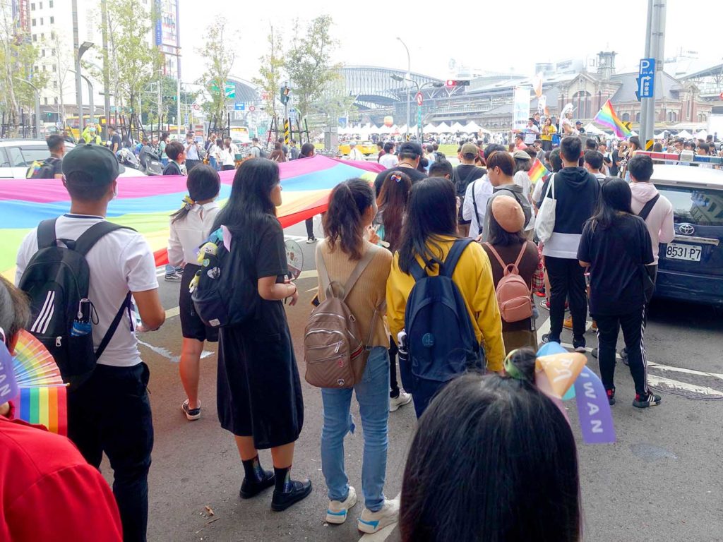 台中同志遊行（台中LGBTプライド）2020でゴール地点の台中駅前に到着するパレード