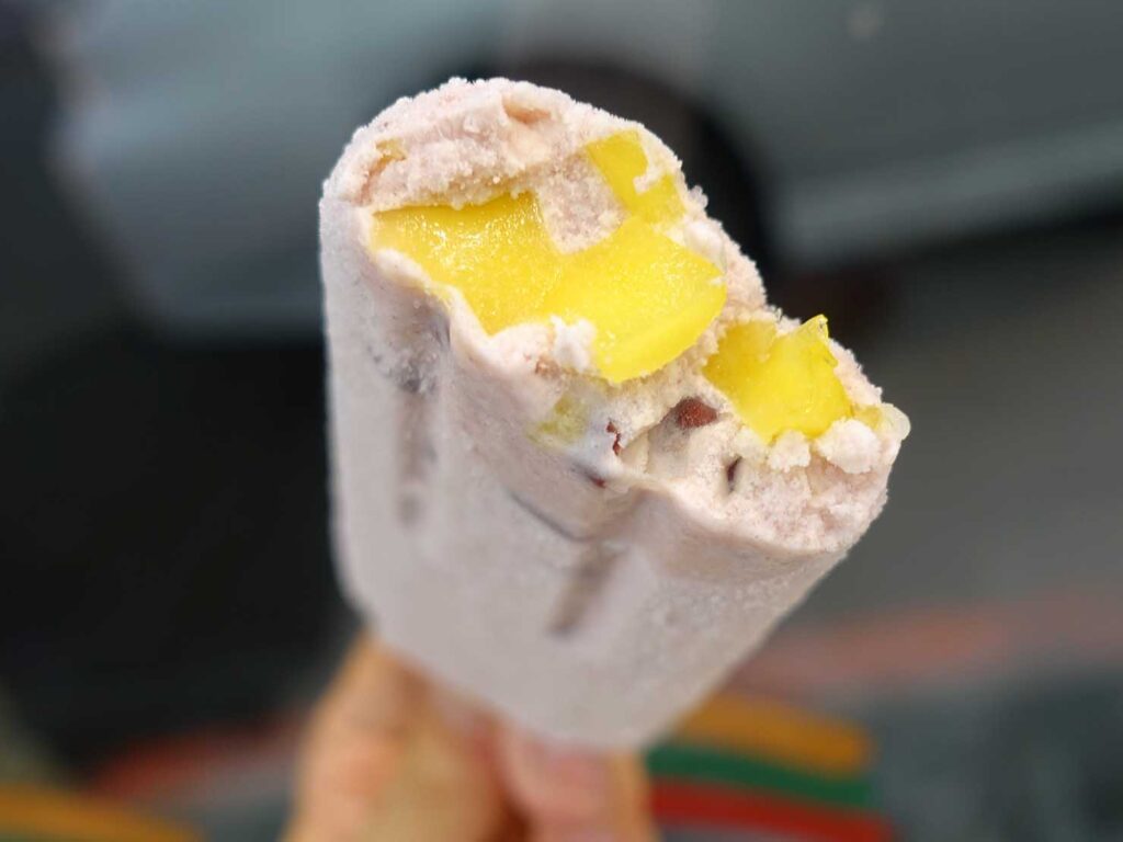 台湾のコンビニで買えるおすすめアイスクリーム「紅豆粉粿」クローズアップ