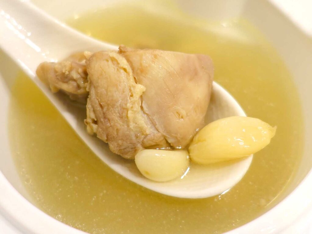 ジムトレ後にピッタリな台湾のコンビニグルメ「蒜頭雞燉湯」