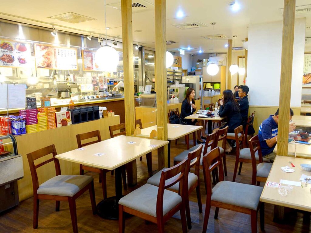 台北にある日系グルメチェーン「まいどおおきに食堂」の店内